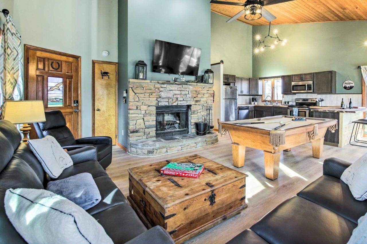 Gatlinburg Mountain Cabin With Hot Tub, Deck And Games Exterior photo