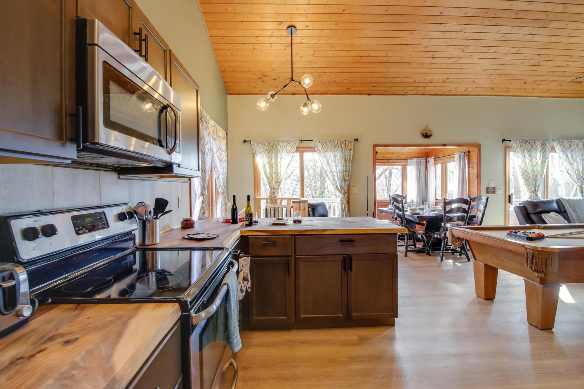 Gatlinburg Mountain Cabin With Hot Tub, Deck And Games Exterior photo