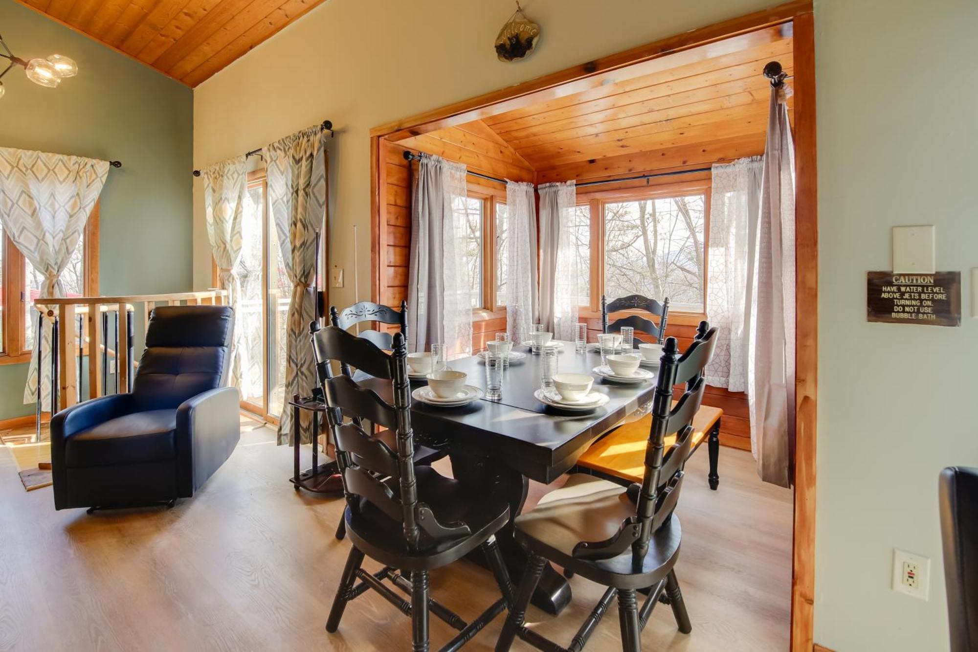 Gatlinburg Mountain Cabin With Hot Tub, Deck And Games Exterior photo