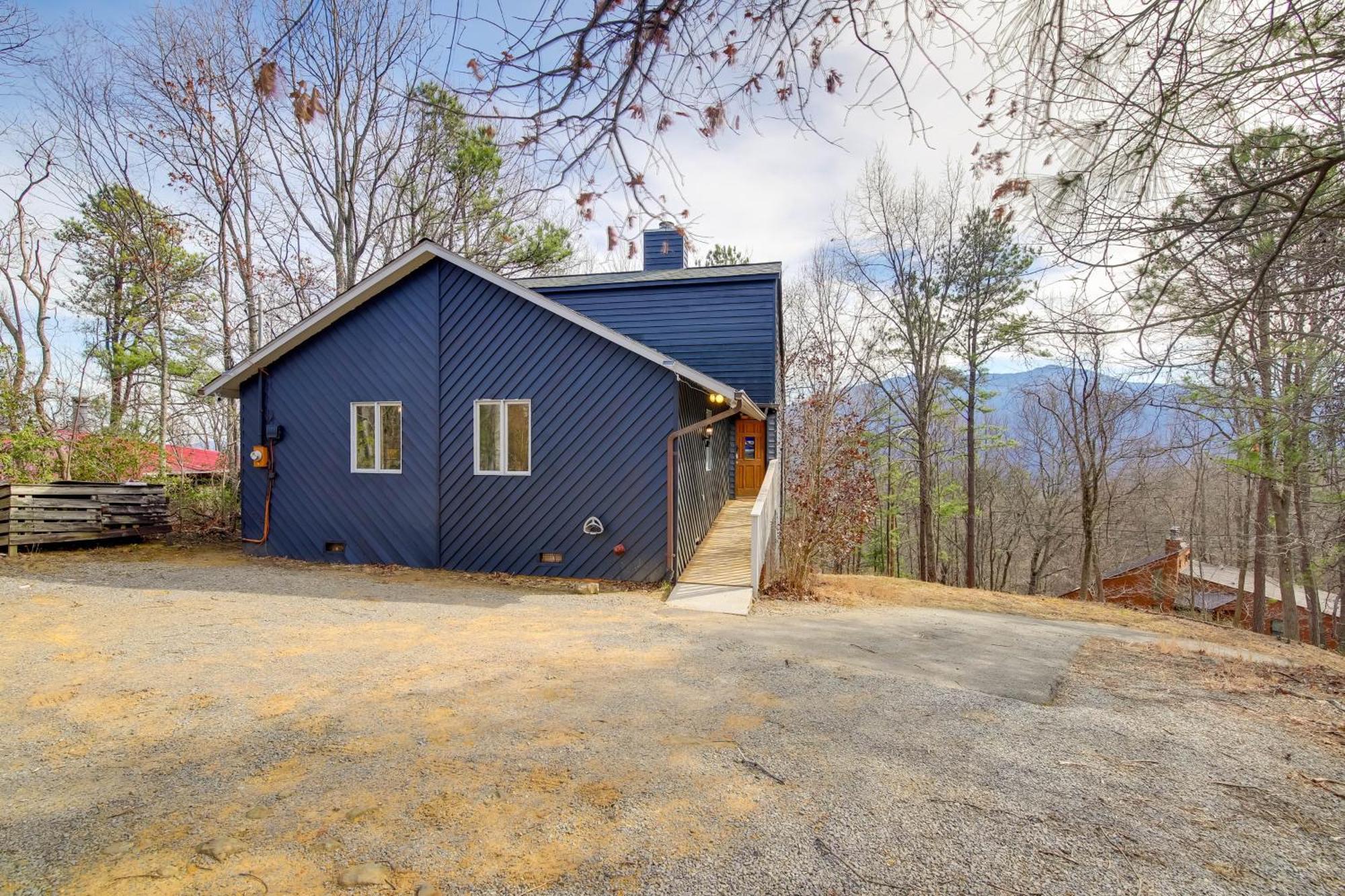 Gatlinburg Mountain Cabin With Hot Tub, Deck And Games Exterior photo