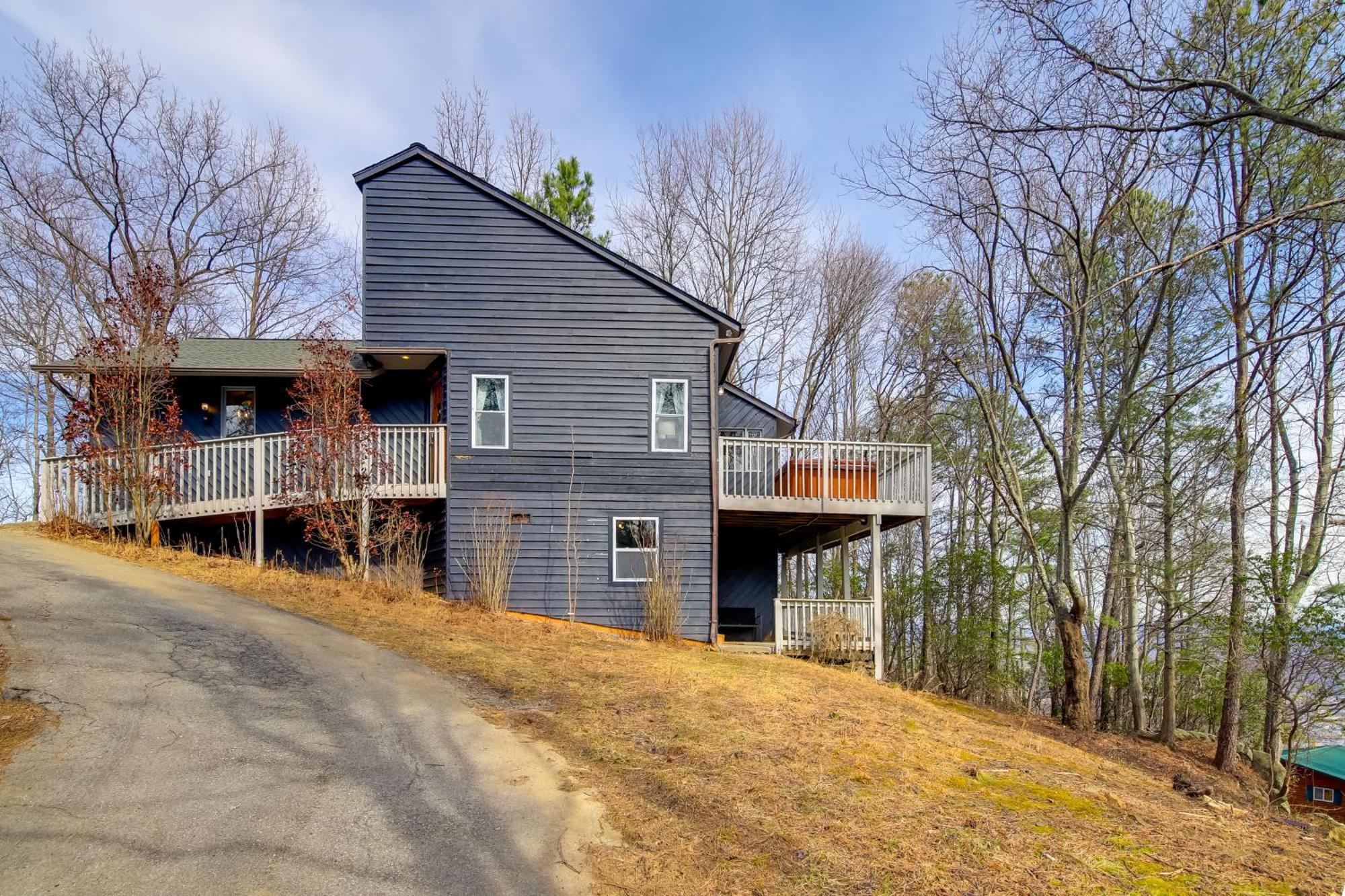 Gatlinburg Mountain Cabin With Hot Tub, Deck And Games Exterior photo